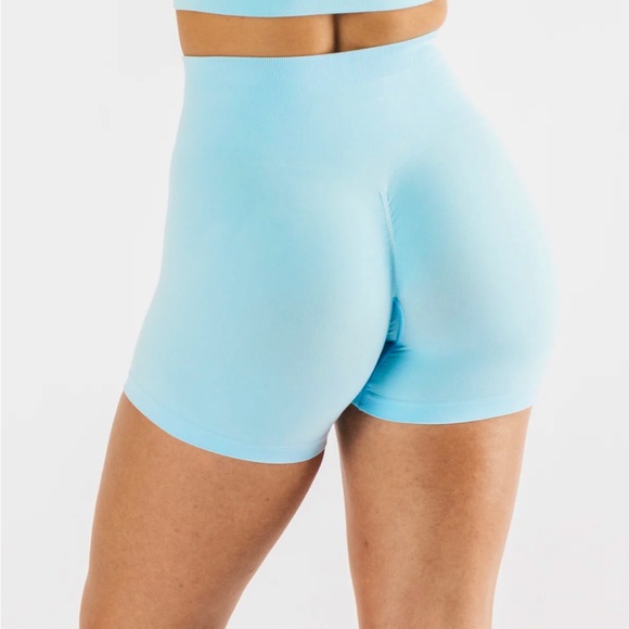 amplify intensify baby arctic blue butt scrunch seamless shorts - Picture 2 of 6